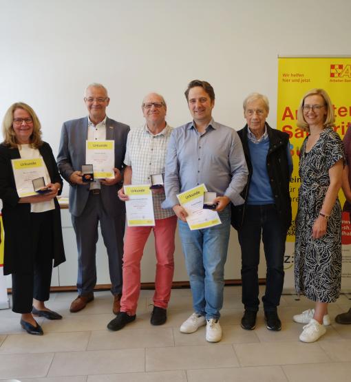 V. li.: Heidi Beiß, Marion Gaudlitz, Thomas Elvers, Torsten Gronau-Nielsen, Frank Ziegler, Martin Kayenburg sowie Landesgeschäftsführerin Bettina Spechtmeyer-Högel und Landesgeschäftsführer Axel Schröter.
